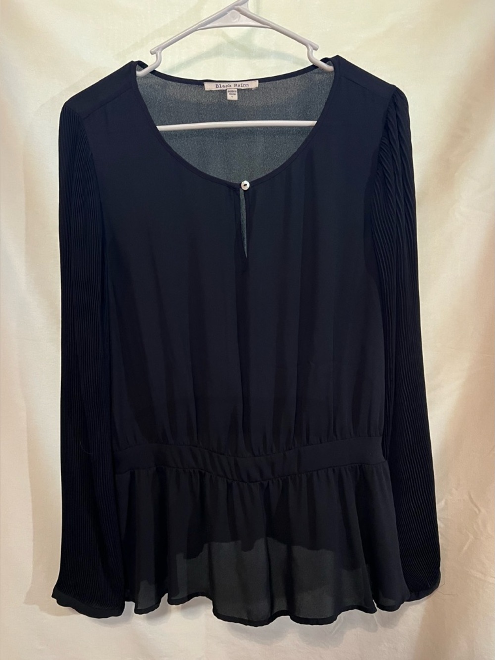 Black Rainn Black Long-Sleeve Pleated-Sleeve Peplum Blouse
